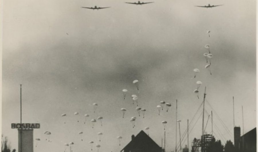 Parachutisten bij Bosbad